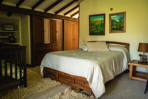 3 quartos, cofres nos quartos, Wi-Fi de cortesia, roupa de cama