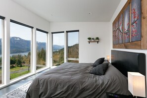 2 bedrooms, iron/ironing board, free WiFi, bed sheets - Epic Columbia River views * New Modern Home in the heart of the gorge. (Carson)