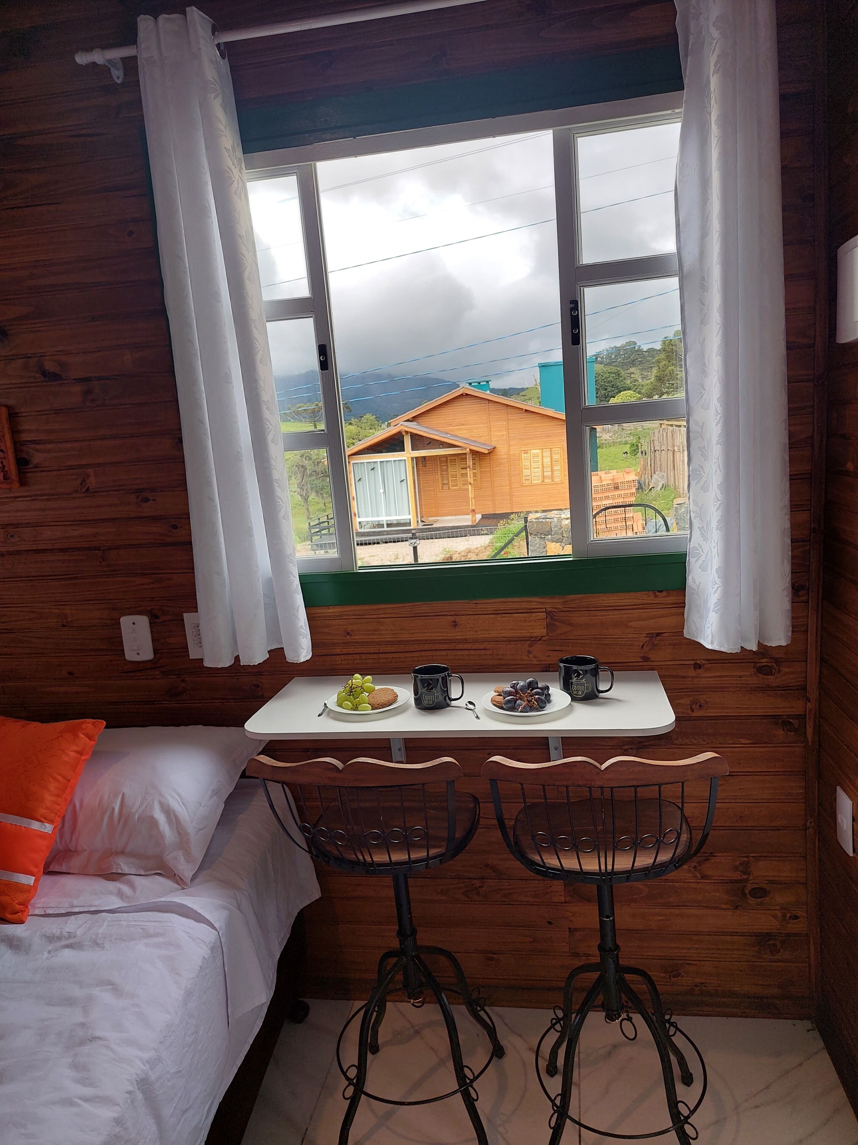 Rustic Austrian-style studio with kitchen and spacious bathroom