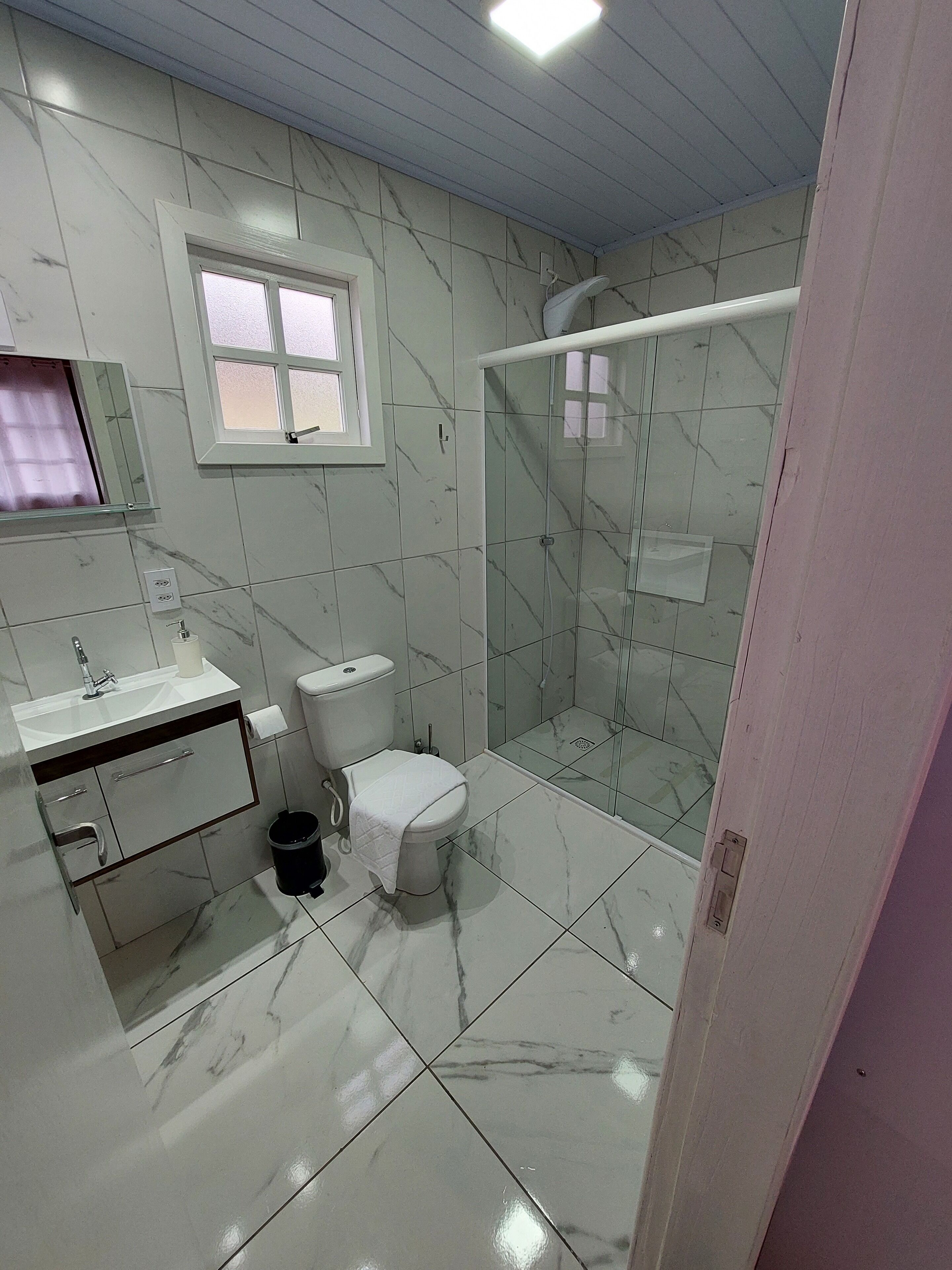 Rustic Austrian-style studio with kitchen and spacious bathroom