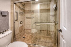 Dusche, Handtücher, Seife, Shampoo