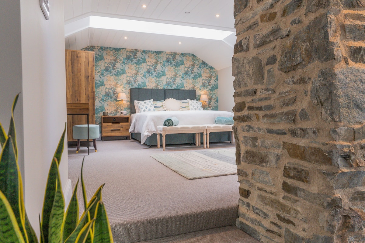 Deluxe Double or Twin Room | Premium bedding, desk, iron/ironing board, free WiFi