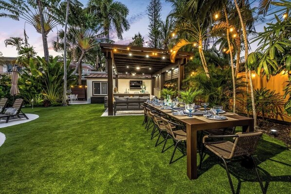 Outdoor dining
