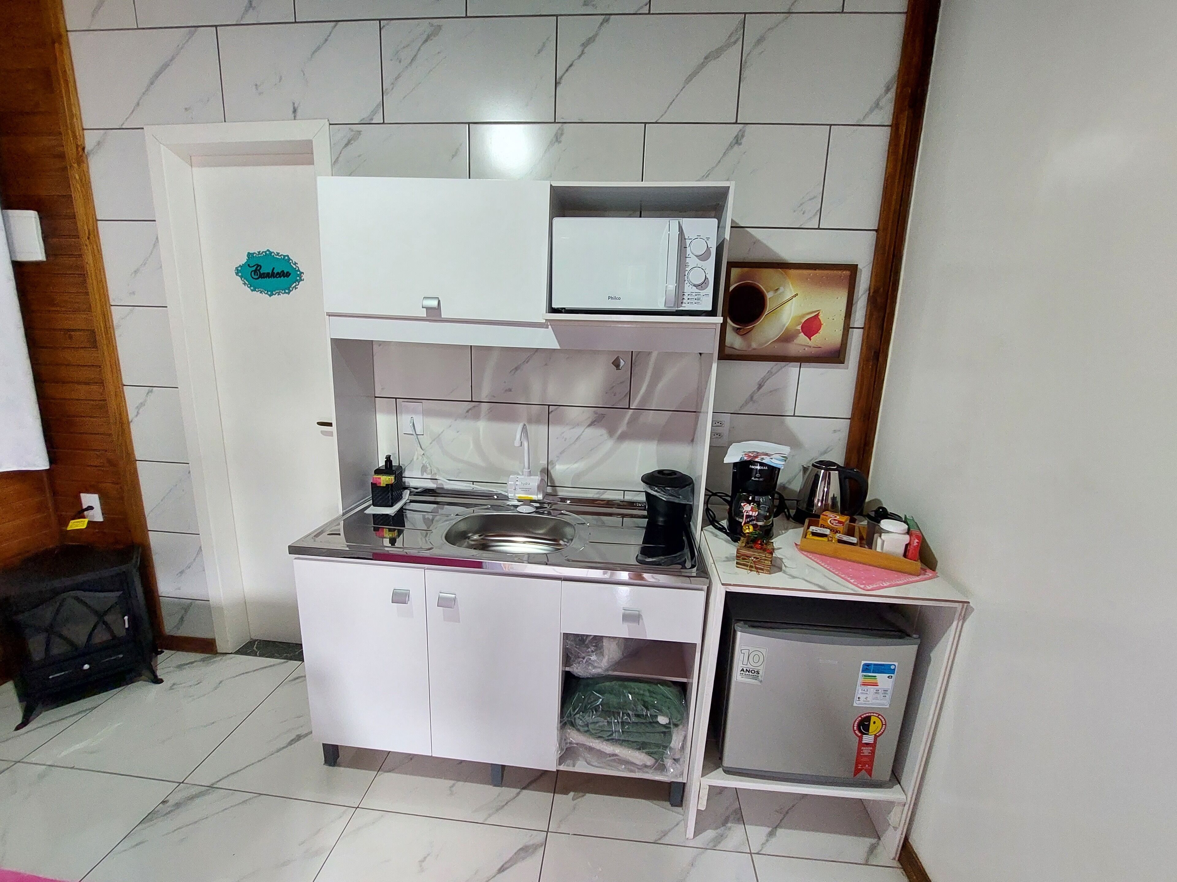 Rustic Austrian-style studio with kitchen and spacious bathroom