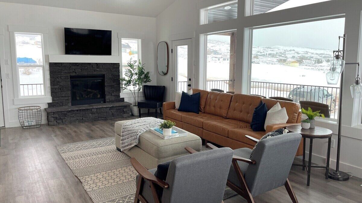 Lakeview at Bear Lake · New! Spacious home w/lakeview, movie room, hot tub