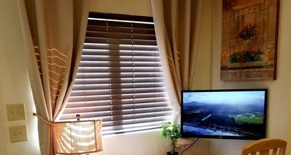 Secure Studio-Mtn Views-Minutes to Destinations, Dining & Entertainment
