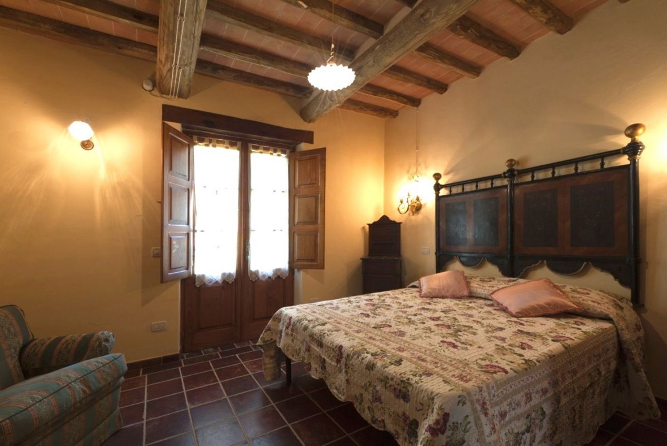 7 chambres, fer et planche à repasser, Wi-Fi, draps fournis