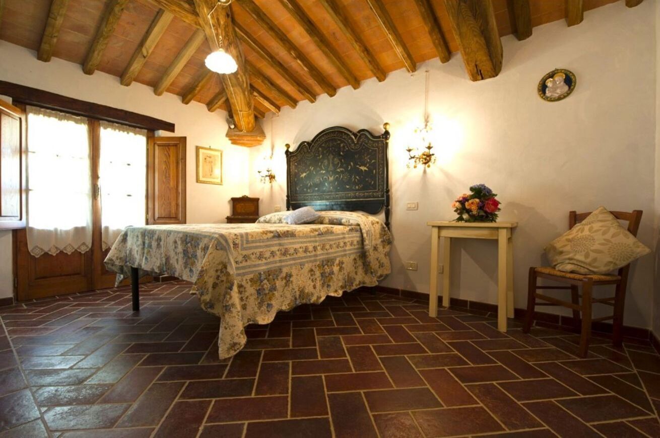 7 bedrooms, iron/ironing board, WiFi, bed sheets