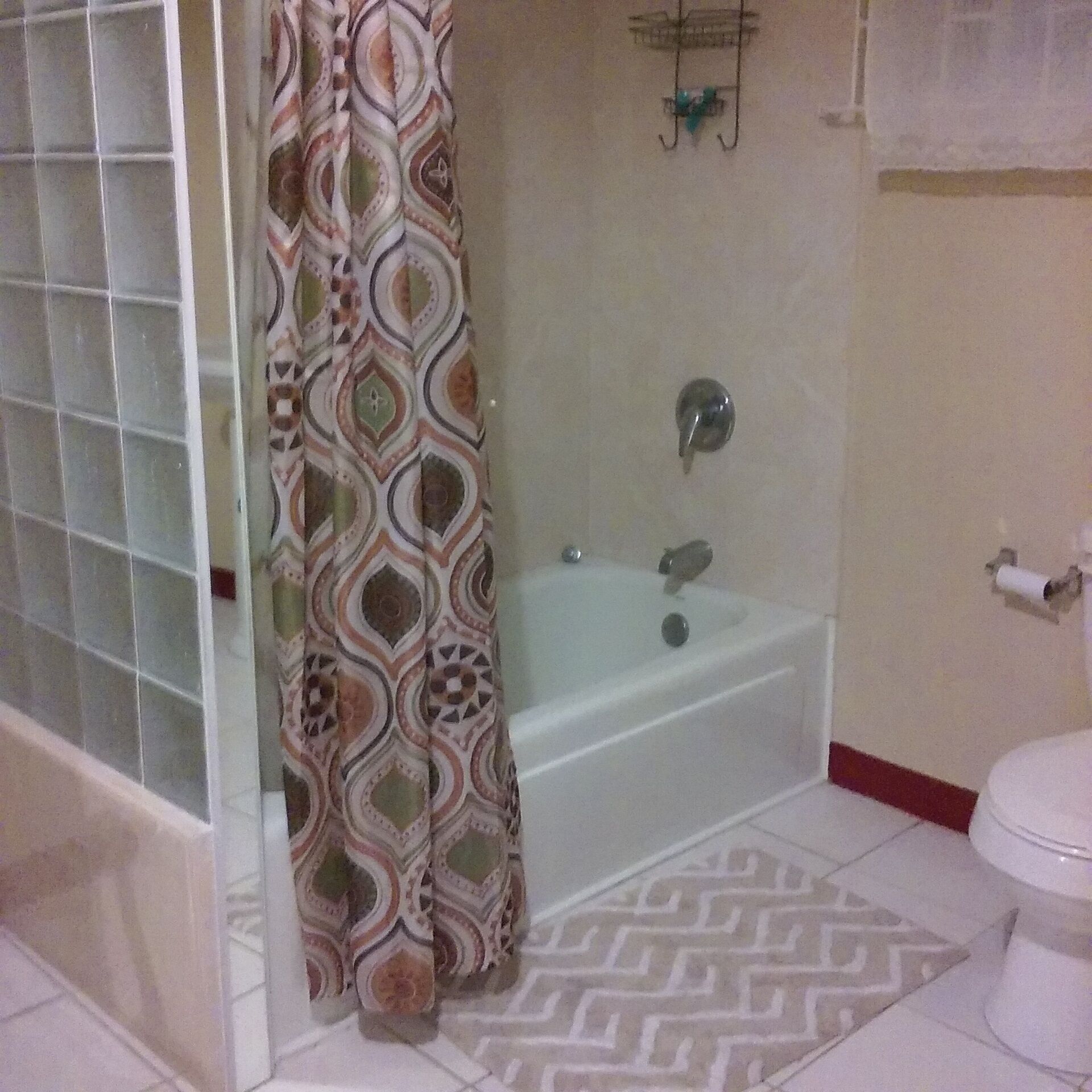 Comfort Room | Bathroom | Bathtub, towels