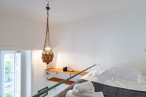 2 bedrooms, desk, iron/ironing board, Internet