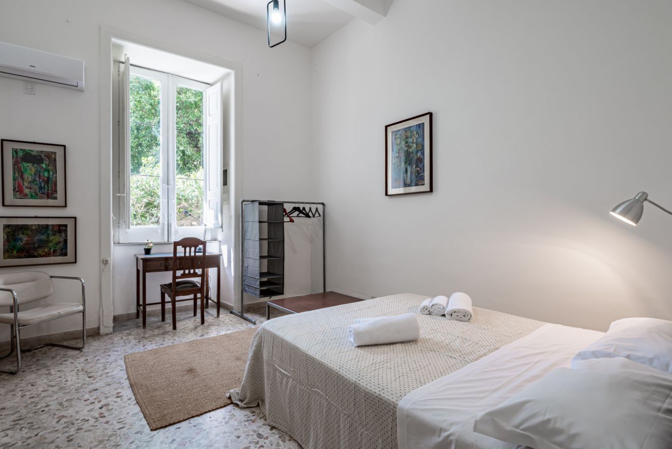 2 bedrooms, desk, iron/ironing board, Internet