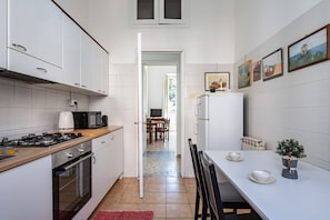 Micro-ondas, fogão, cooktop, torradeira