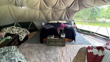 1 sovrum och sängkläder