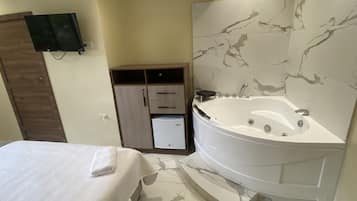 Premier Room, 1 Bedroom | Minibar, free WiFi, bed sheets