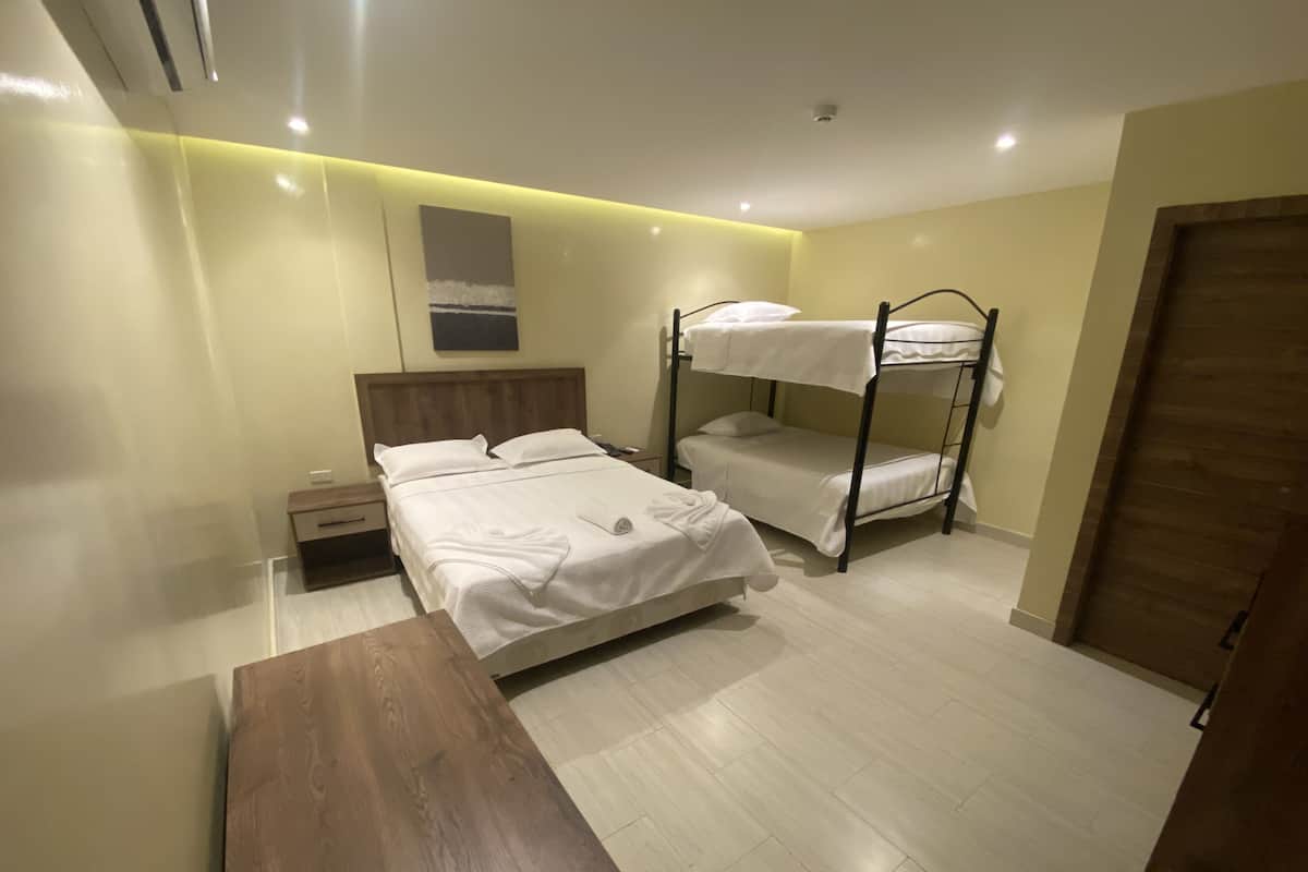 Executive Triple Room | Bar mini, Wi-fi percuma, cadar katil