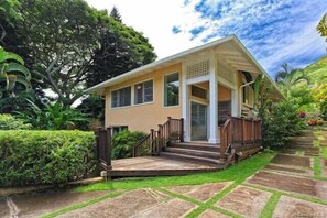 Exterior - Charming Hale Mokolea in Lanikai –2BR, 2BA, Full Kitchen (Kailua)