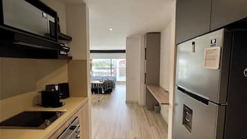 Fridge, microwave, oven, coffee/tea maker