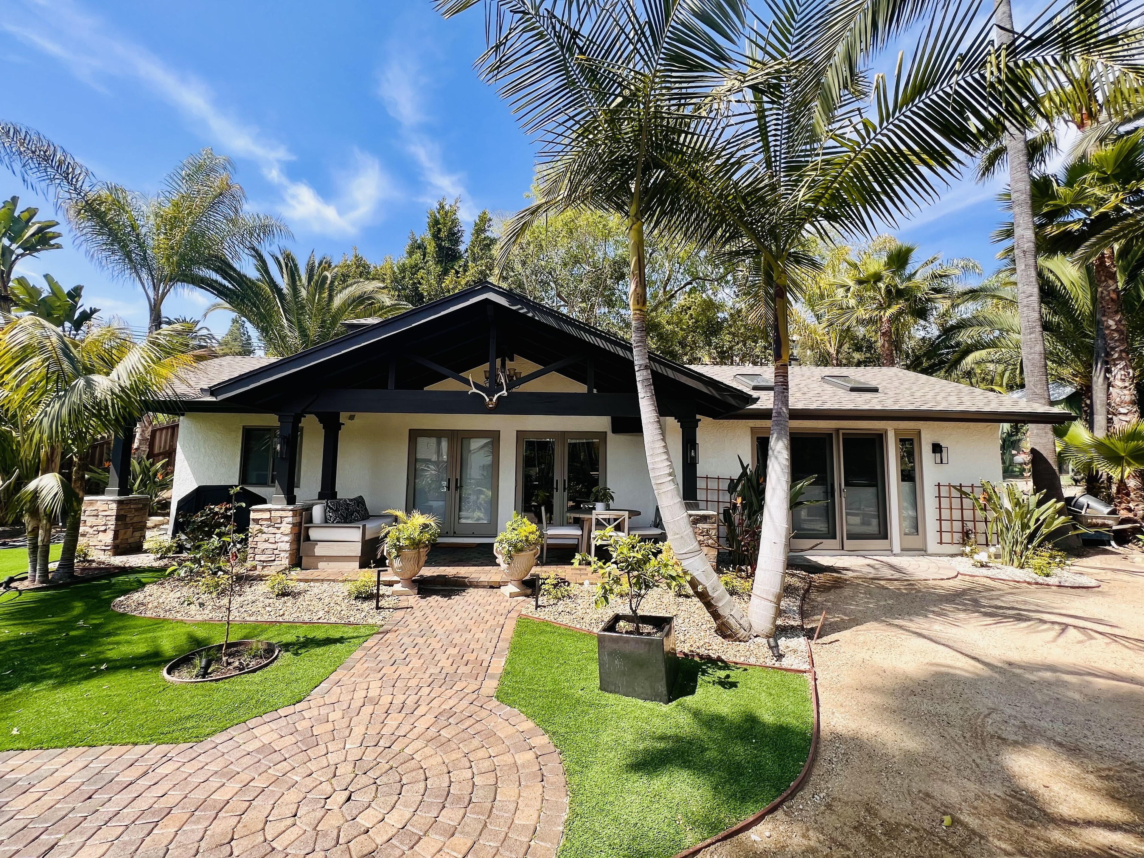 Cozy bungalow in historic San Juan capistrano.