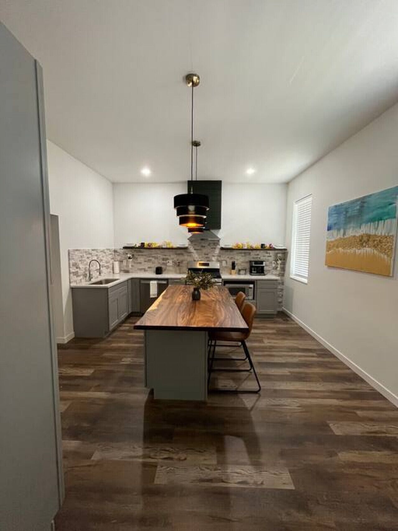 Luxury 2BR within walking distance to Nightlife!!