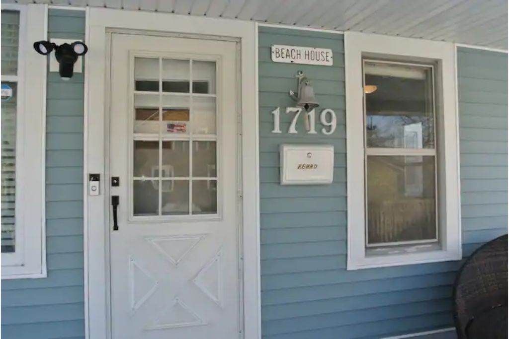 4 Bed 1 Bath Cape Cod Vacation House In Two Rivers