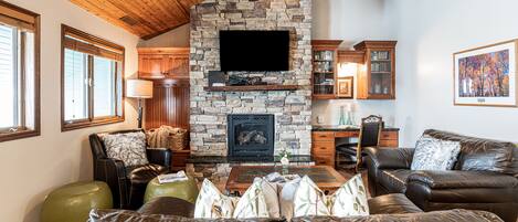 Télévision, cheminée