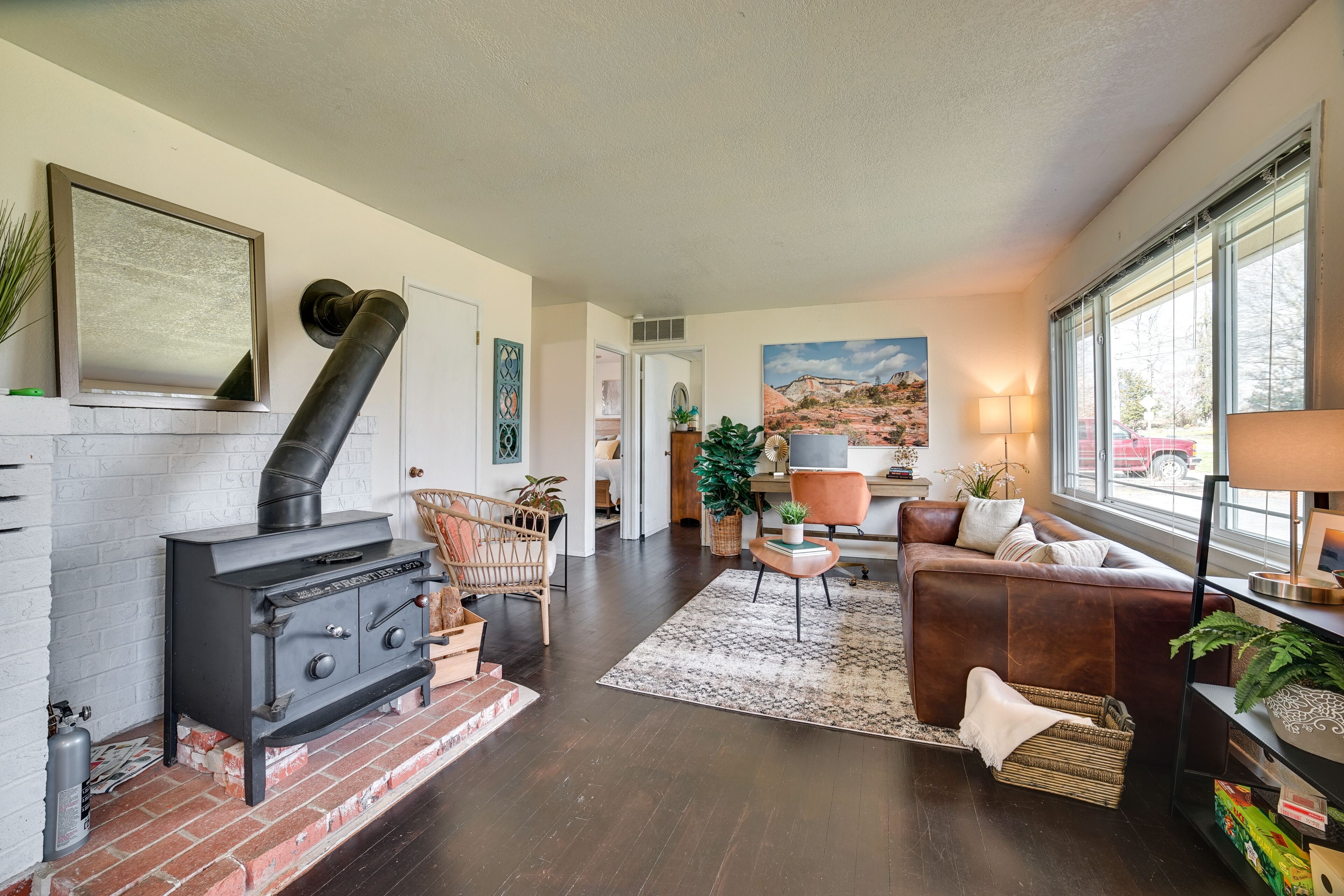 Retro Renton Rental Home: 15 Mi to Dtwn Seattle!