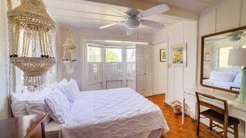 4 bedrooms, desk, iron/ironing board, free WiFi