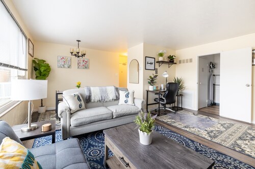 King and Queen memory foam beds Near the Valley! | Georgtown Villas