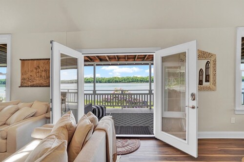 Tuscan River Retreat with Scenic River Views 