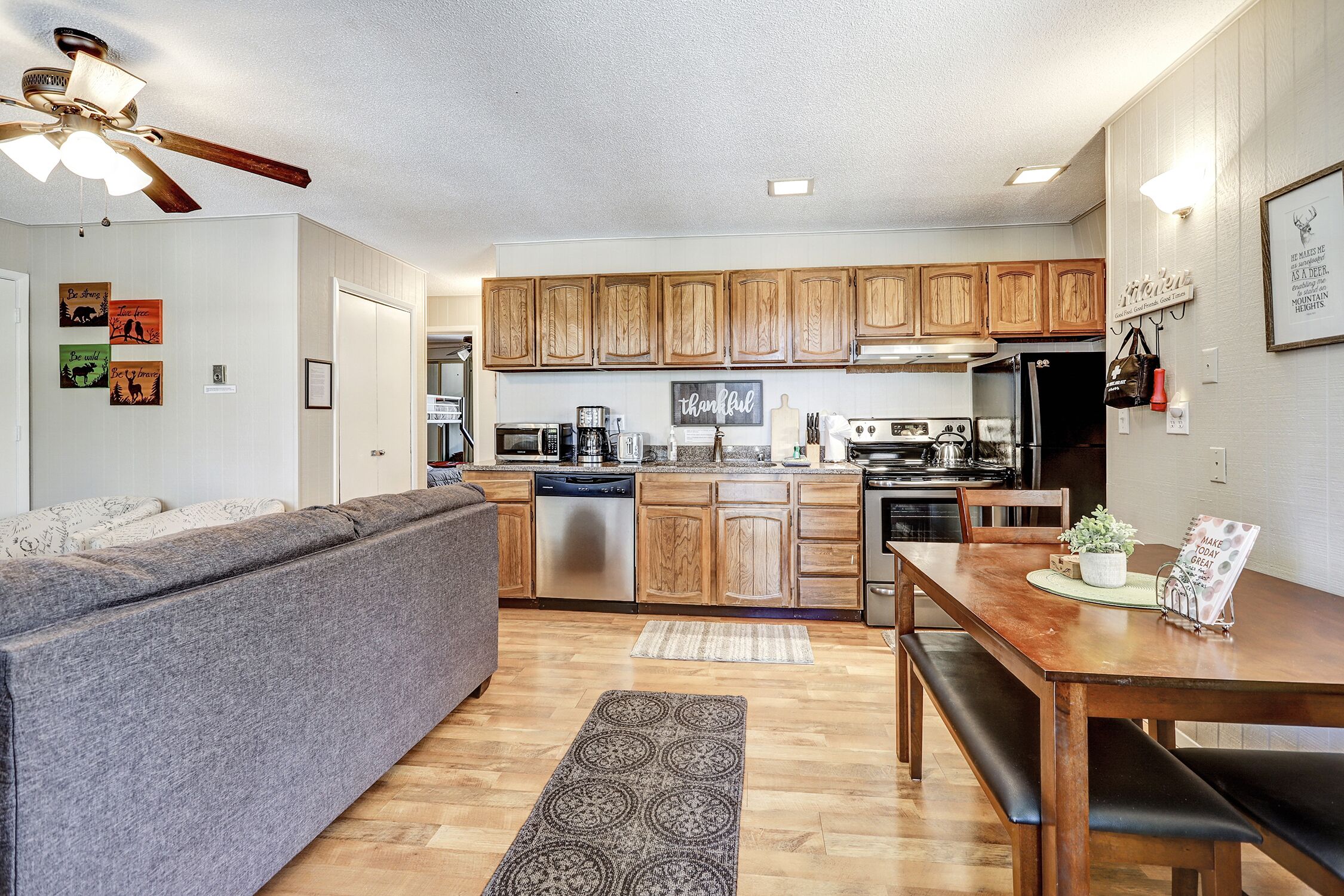 Close to Lifts | WiFi | Pets | Pinetree 215