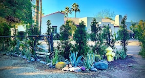 Property grounds - Upscale Paradise Valley Az Guesthouse Near Old Town Scottsdale Gated & Private (Paradise Valley)