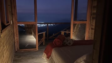 精緻小屋, 1 張加大雙人床, 陽台, 城市景觀 | 埃及棉床單、高級寢具、床單