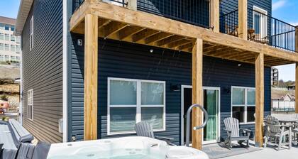 Free Tickets! Panoramic Lake View- Rooftop Outdoor Kitchen and Lounging Area with Private Hot Tub!