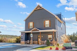 Exterior - Lakeside Lodge • 6BR Lakeview Retreat • Rooftop Deck + Hot Tub • Sleeps 16 (Branson)