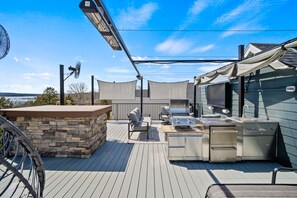 Outdoor dining - Lakeside Lodge • 6BR Lakeview Retreat • Rooftop Deck + Hot Tub • Sleeps 16 (Branson)