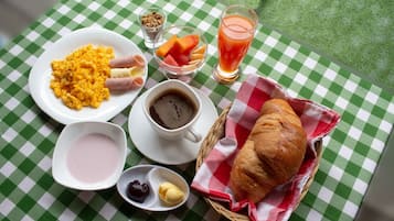 Free daily cooked-to-order breakfast