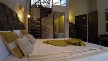 Deluxe Studio Suite | Individually decorated, laptop workspace, blackout drapes, soundproofing