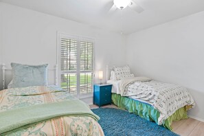 3 bedrooms, desk, iron/ironing board, free WiFi