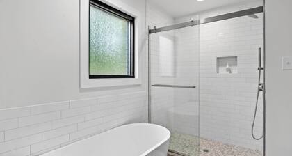 Family Friendly, Updated, Charming Home in North Denton