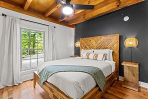 4 bedrooms, desk, WiFi, bed sheets