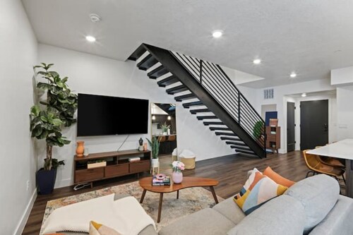 Stunning MidCentury Condo in SLC w/ Parking