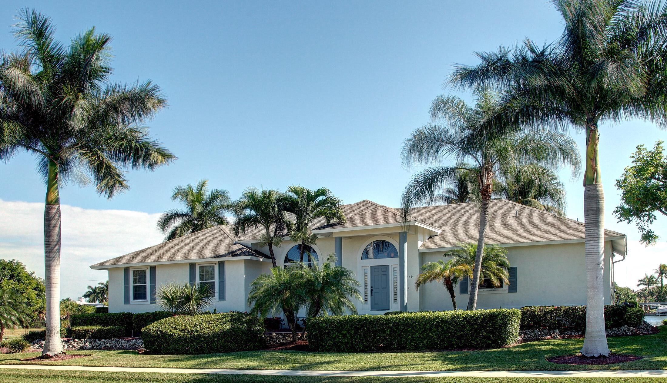 CASTAWAYS - Lost in Luxury on Marco Island!  Walk to Restaurants!