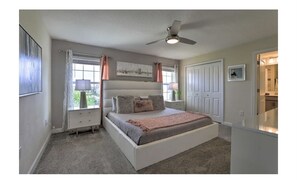 4 bedrooms, iron/ironing board, Internet, bed sheets - Resort style, pool home within minutes to Disney (Kissimmee)
