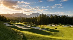 A golf course with sand bunkers, a flagstick, and a person in a golf outfit. - Suncadia Lodge - Spa, Pool, Golf (Cle Elum)