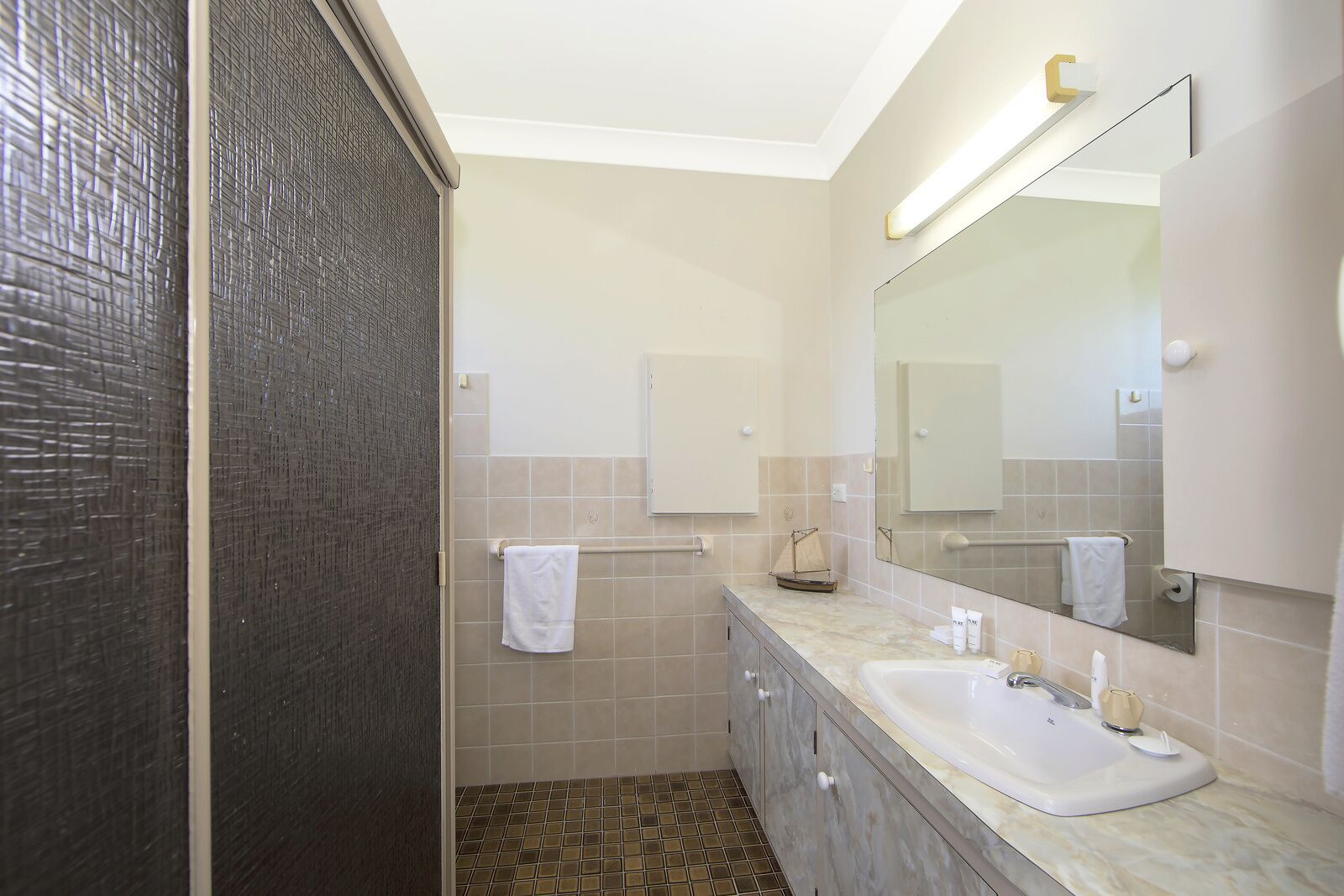 'Le Dauphin' 2Km from beach