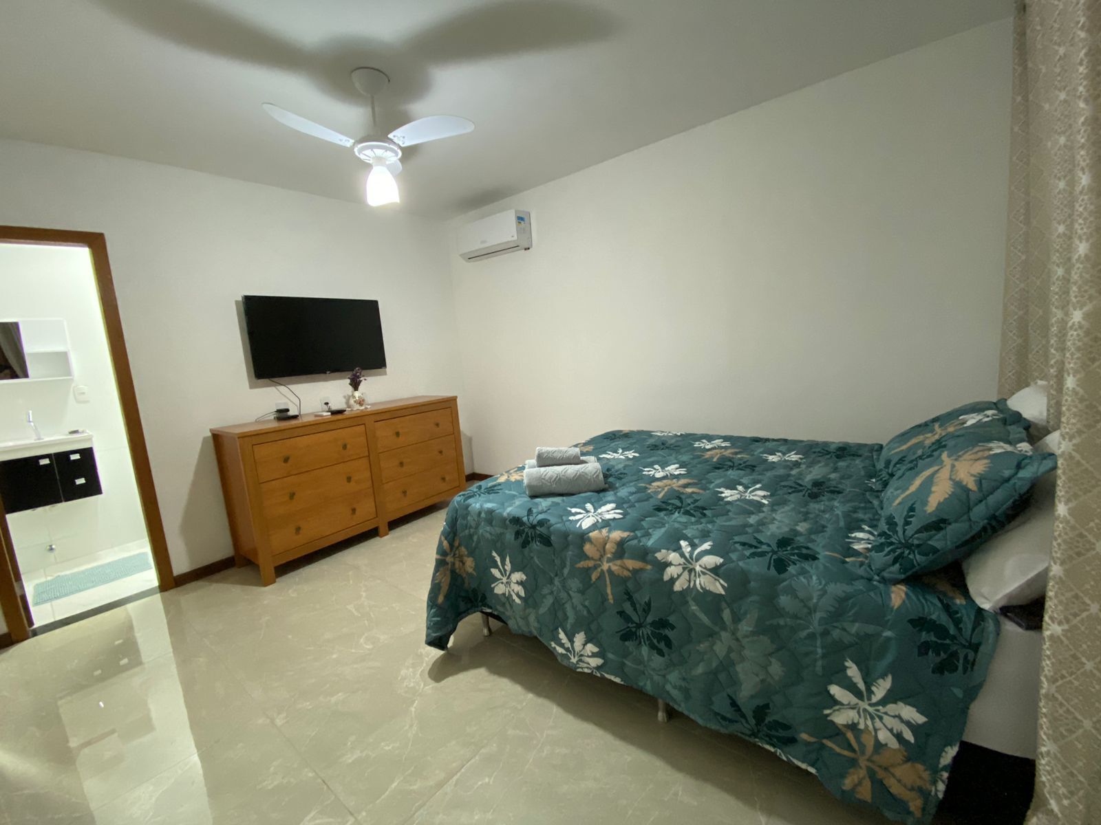 Site with trails overlooking Grande Vitoria (we accept pets)