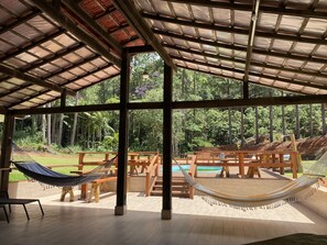 Property grounds - Property with trails and views of Greater Vitória (pets allowed). (Marechal Floriano)
