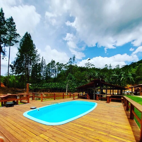 Site with trails overlooking Greater Vitoria, (pets accepted)