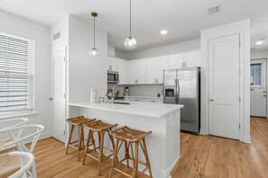 Fridge, microwave, oven, stovetop - Perfect Beach House with Luxury Mattresses~3BR/3BA (Panama City Beach)