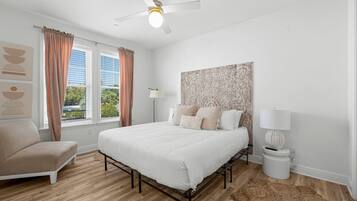 3 Schlafzimmer, Schreibtisch, Bügeleisen/Bügelbrett, WLAN